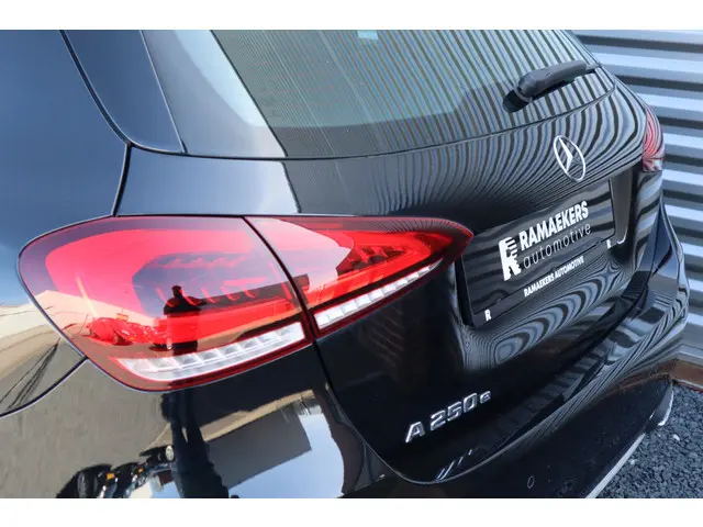 Mercedes-Benz A-Klasse 250 e Luxury 2021 Hybride Benzine 11