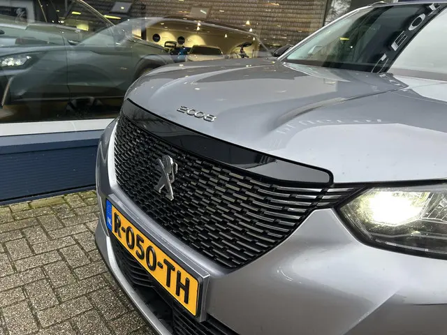 Peugeot 2008 1.2 Turbo 130 PK Allure Pack 2022 Benzine 39