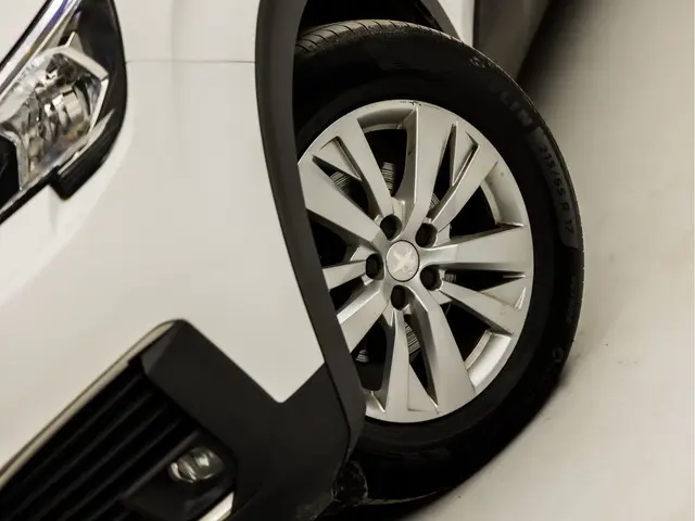 Peugeot 5008 1.2 PureTech Sport 7 Persoons 2019 Benzine 16