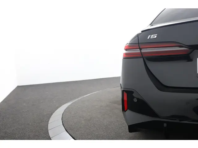 BMW i5 M60 xDrive 84 kWh 2024 Elektrisch 36