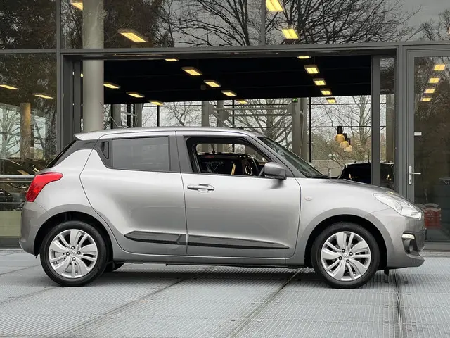 Suzuki Swift 1.2 Select Smart Hybrid 2021 Benzine 17
