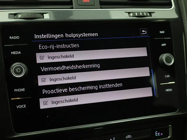 Volkswagen e-Golf E-DITION 100kW/136PK 2020 Elektrisch 12