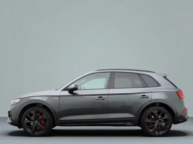 Audi Q5 40 TFSI S edition 2024 Benzine 4