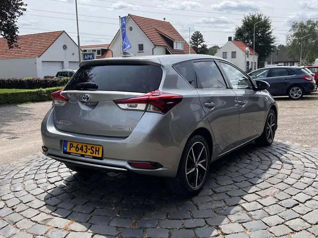 Toyota Auris 1.8 Hybrid Team D 2018 Hybride Benzine 4