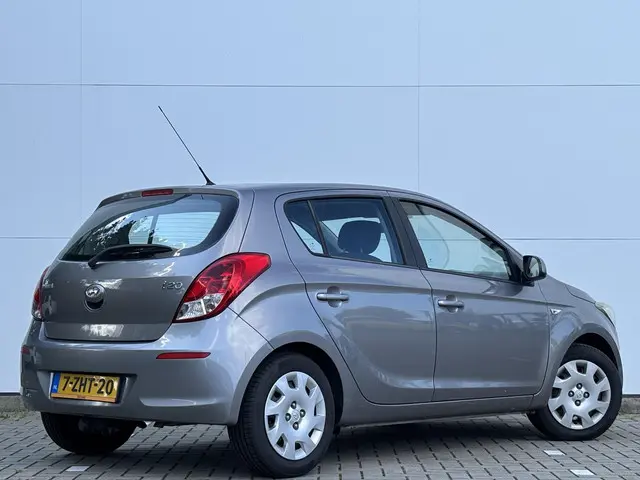 Hyundai i20 1.2i Business Edition 2013 Benzine 2