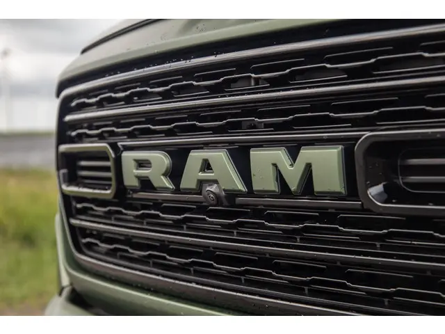 Dodge Ram 1500 5.7 V8 4x4 Crew Cab Limited 2024 Benzine 62