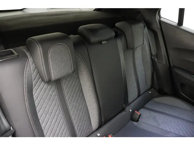 Peugeot 2008 1.2 PureTech 100 Allure 2024 Benzine 40