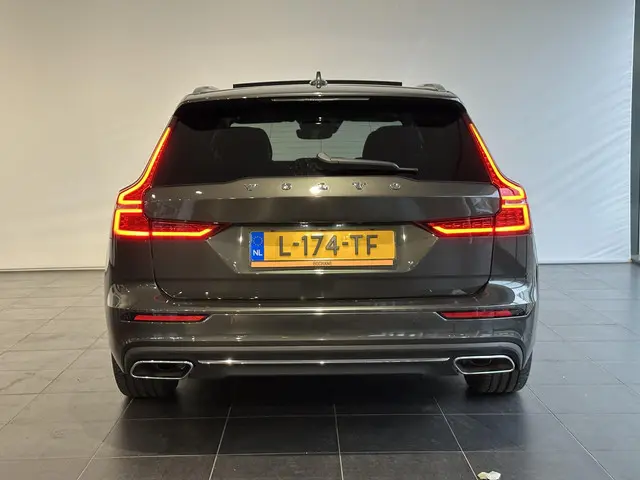 Volvo V60 2.0 B3 Inscription 2021 Benzine 32