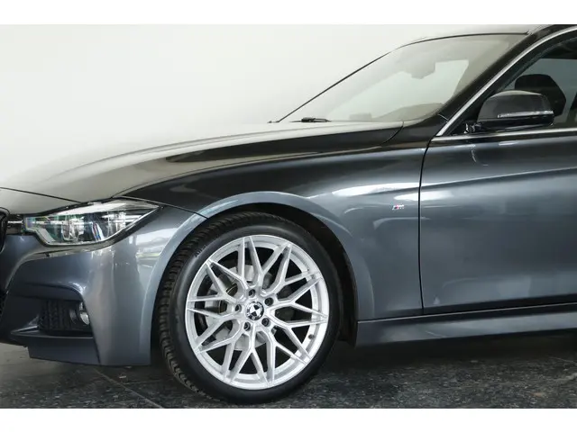 BMW 3 Serie Touring 320i M-Sport 184pk 2017 Benzine 29