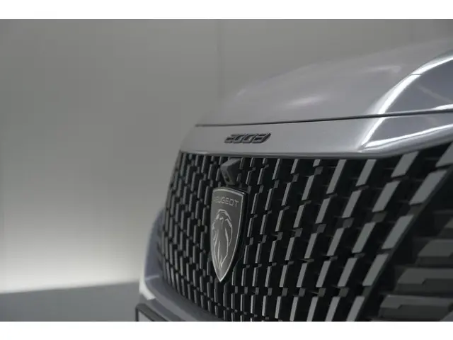 Peugeot 2008 PureTech 130 EAT8 GT 2024 Benzine 17