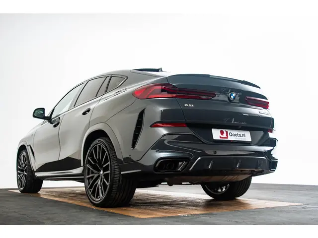 BMW X6 M50i High Executive 2022 Benzine 13