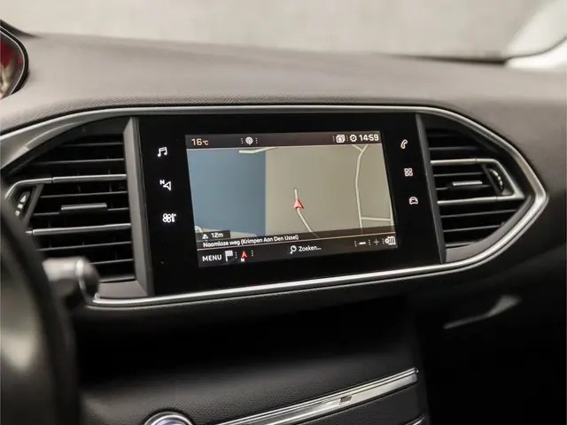 Peugeot 308 SW 1.2 PureTech Sport 2018 Benzine 24