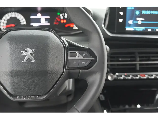 Peugeot 208 PureTech 100 Allure Pack 2023 Benzine 33