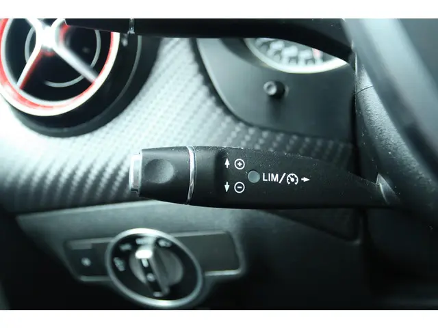 Mercedes-Benz A-Klasse AMG 45 4MATIC 2015 Benzine 26