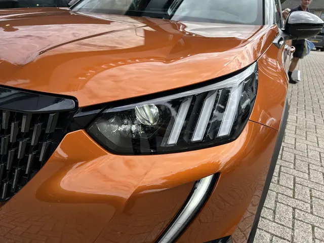 Peugeot 2008 1.2 Turbo 130 PK GT-Line 2020 Benzine 25
