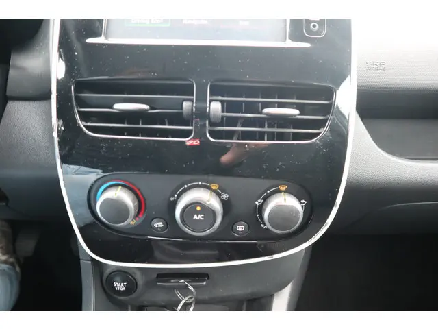 Renault Clio Estate 0.9 TCe Limited 2016 Benzine 27