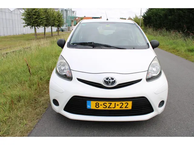 Toyota Aygo 1.0 VVT-i Now 5 Drs met Airco 2014 Benzine 2