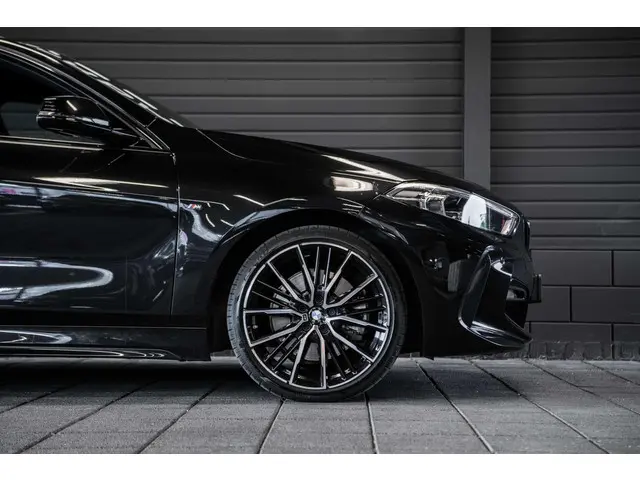 BMW 1 Serie 120i | M Sport | PDC | LED | 19 inch | 2022 Benzine 8