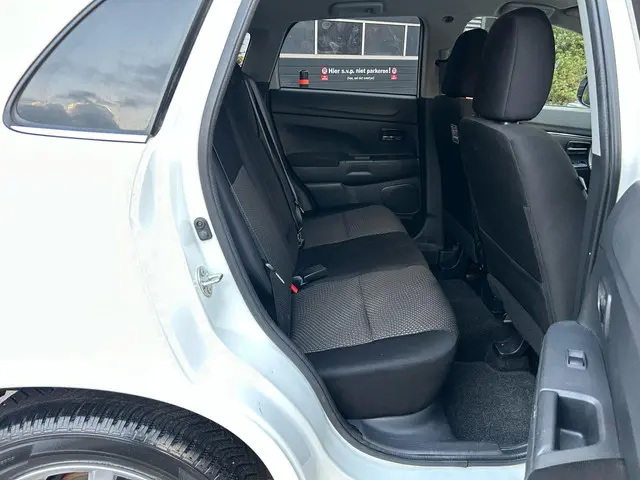 Mitsubishi ASX 1.6 ClearTec Inform 2012 Benzine 10
