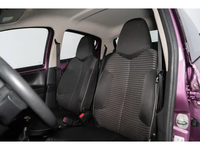 Peugeot 107 1.0 Envy 2013 Benzine 16