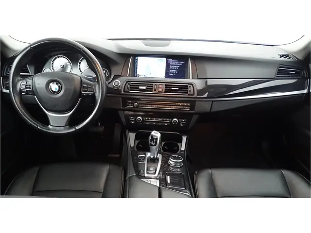 BMW 5 Serie Touring 520i Luxury Edition 2013 Benzine 3