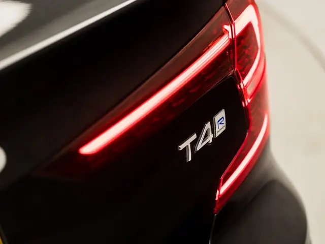 Volvo S60 2.0 T4 R-Design 2020 Benzine 31