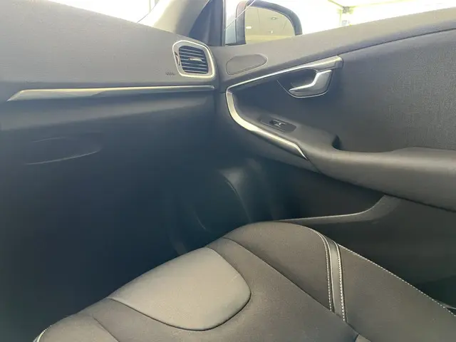 Volvo V40 2.0 T3 Nordic+ 2016 Benzine 34