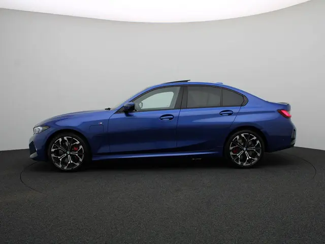 BMW 3 Serie Sedan 330e 2025 Hybride Benzine 4