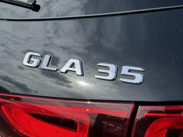 Mercedes-Benz GLA AMG 35 4MATIC 2021 Benzine 56