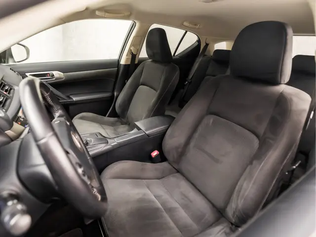 Lexus CT 200h 25th Edition 2015 Hybride Benzine 14