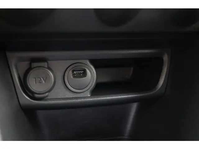 Peugeot 208 1.2 PureTech Signature 2019 Benzine 25