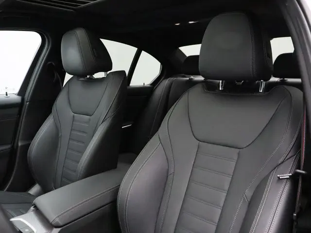 BMW 3 Serie Sedan 330e 2024 Hybride Benzine 14