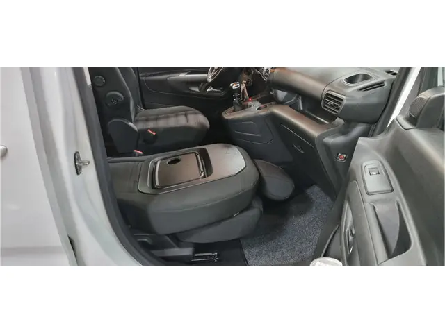 Opel Combo Tour 1.2 Turbo L2H1 Edition 7p. 2020 Benzine 25