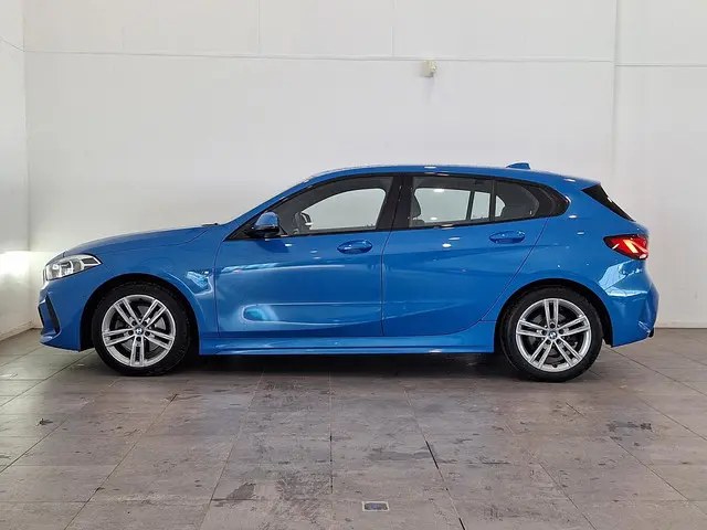 BMW 1 Serie 118i Executive Edition 2021 Benzine 4