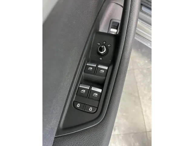 Audi A4 Avant 35 TFSI Launch edition 2020 Benzine 29