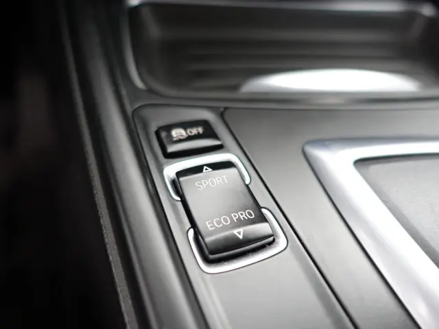 BMW 3 Serie 320i High Executive Aut- 2012 Benzine 15