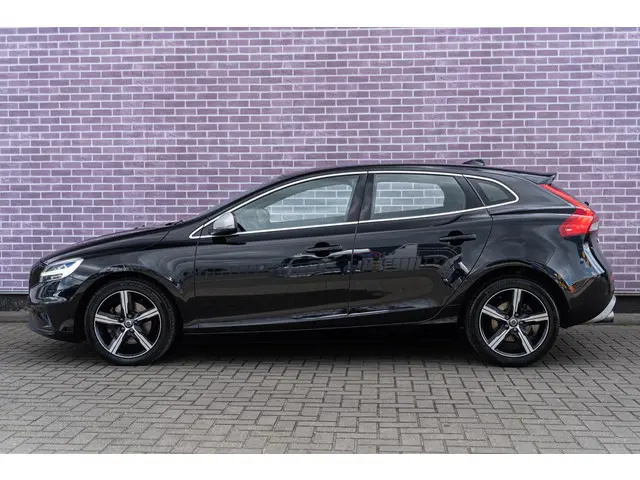 Volvo V40 T4 190pk R-Design 2018 Benzine 2
