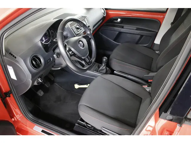 Volkswagen up! 1.0 BMT high up! 2017 Benzine 13