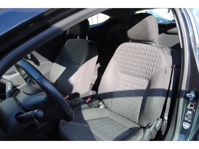 Opel Astra GTC 1.4 Turbo Design Edition 2013 Benzine 17