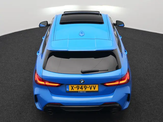 BMW 1 Serie M135i xDrive 306pk Dealer O.H 2021 Benzine 37