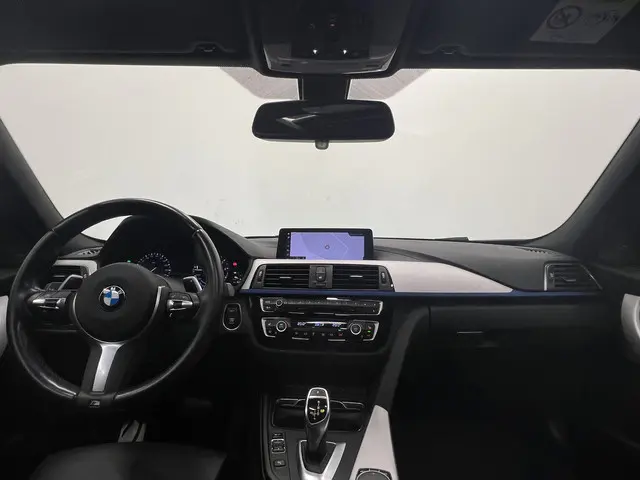BMW 3 Serie 330i M Sport Edition 2018 Benzine 29