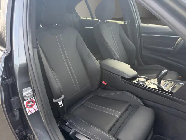 BMW 3 Serie 318i Luxury 360 Head up Led 2016 Benzine 19