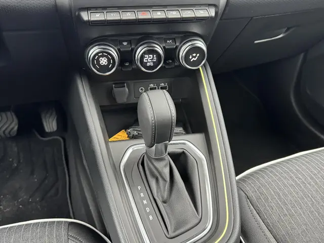 Mitsubishi Colt 1.6 HEV INSTYLE 2024 Hybride Benzine 25