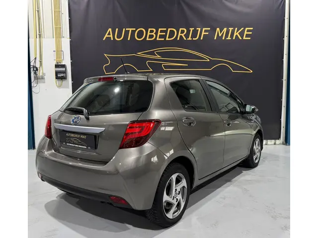 Toyota Yaris 1.5 Hybrid Trend 2017 Hybride Benzine 6