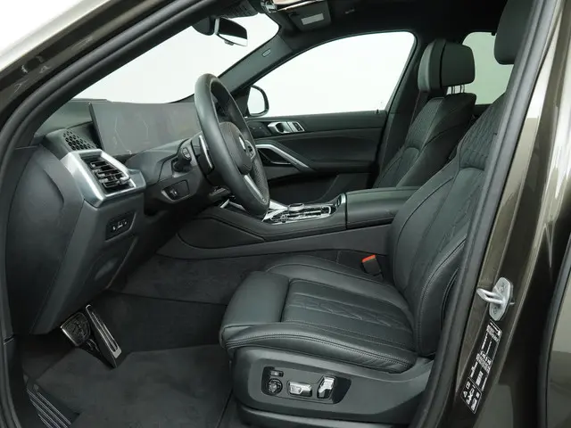 BMW X6 xDrive40i 2024 Benzine 4