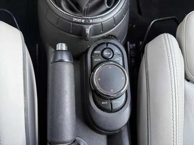 MINI Cooper Mini 1.5 Chili Business 2015 Benzine 11