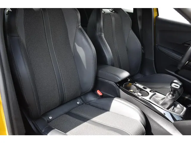 Peugeot 208 1.2 PureTech GT-Line 2020 Benzine 17