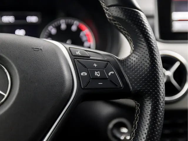 Mercedes-Benz B-Klasse 180 Ambition Sport 2013 Benzine 19