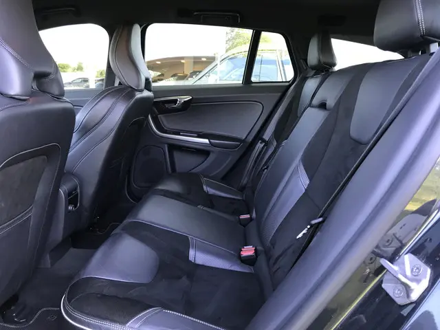 Volvo V60 1.6 T3 R-Design 2015 Benzine 8