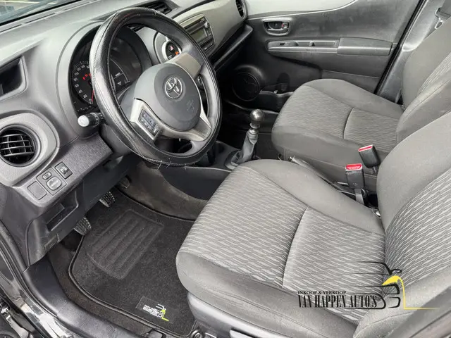 Toyota Yaris 1.3 VVT-i Now 2014 Benzine 13